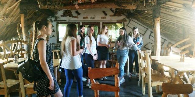 Обговорення технологій сервірування